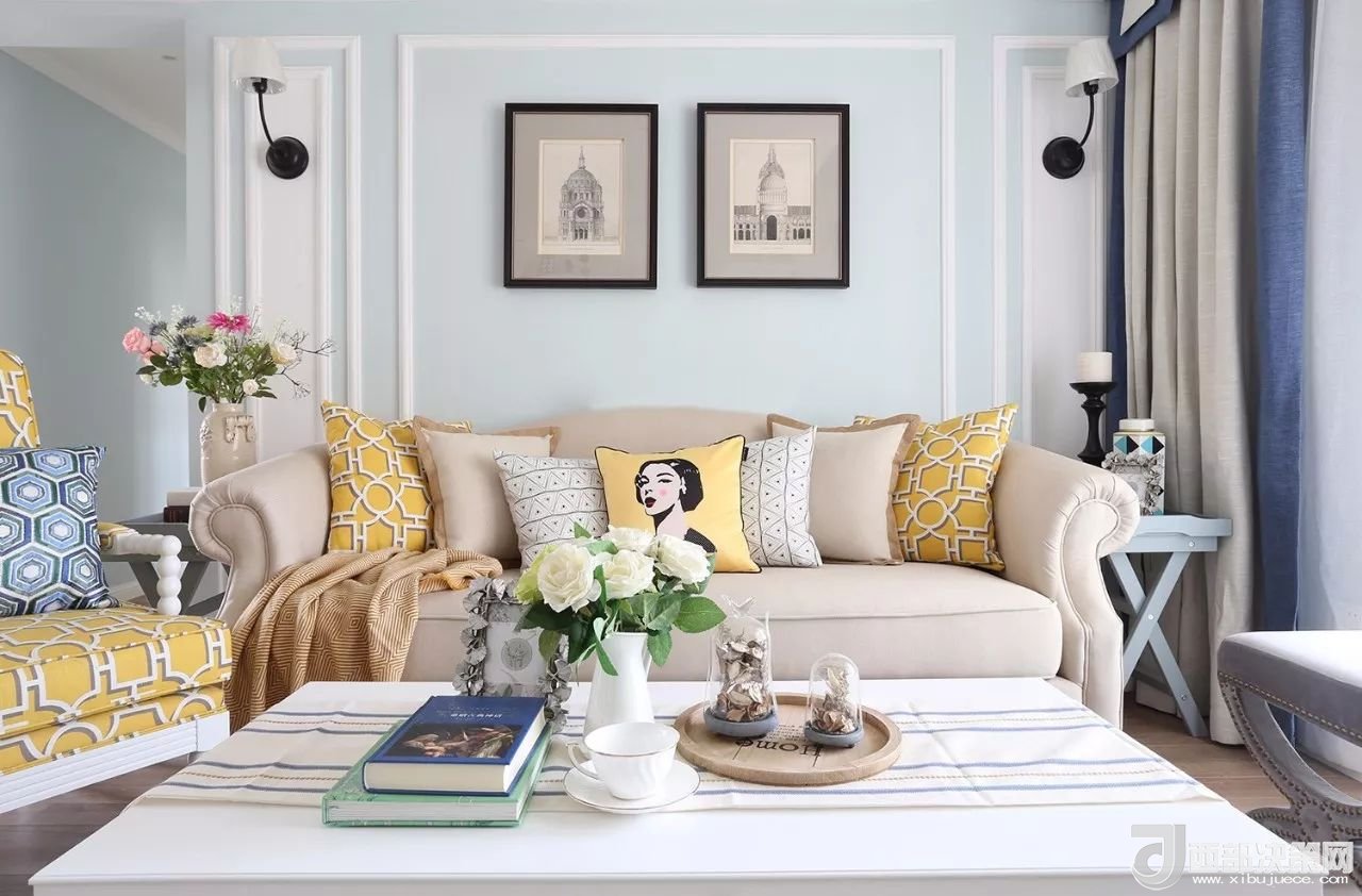 沙發(fā)背景墻選對裝飾畫，才能美了整個客廳空間！