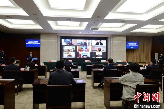 青羊區(qū)2020年重大項目在線集中簽約儀式現(xiàn)場。青羊區(qū)委宣傳部供圖