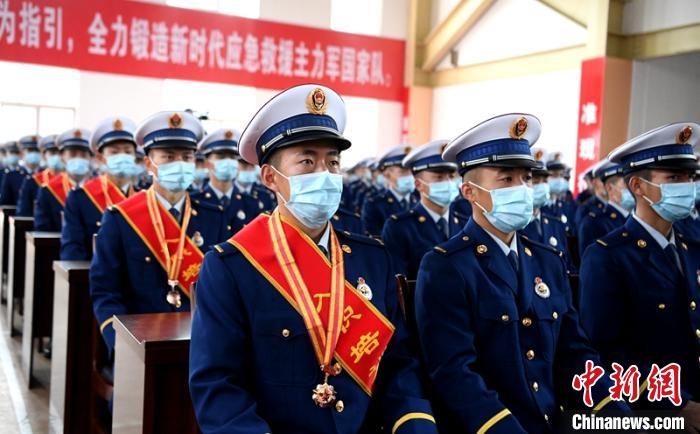 授銜表彰儀式現(xiàn)場。　劉忠俊 攝