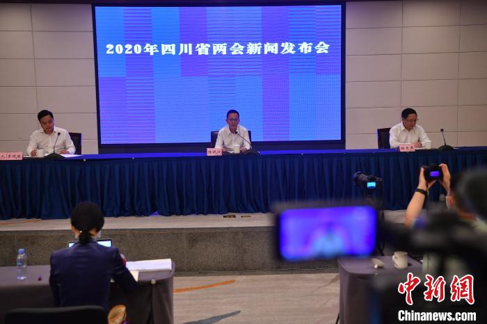 圖為新聞發(fā)布會(huì)現(xiàn)場(chǎng)。　張浪 攝
