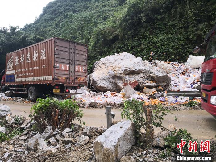 事故現(xiàn)場。　黃鵬 攝