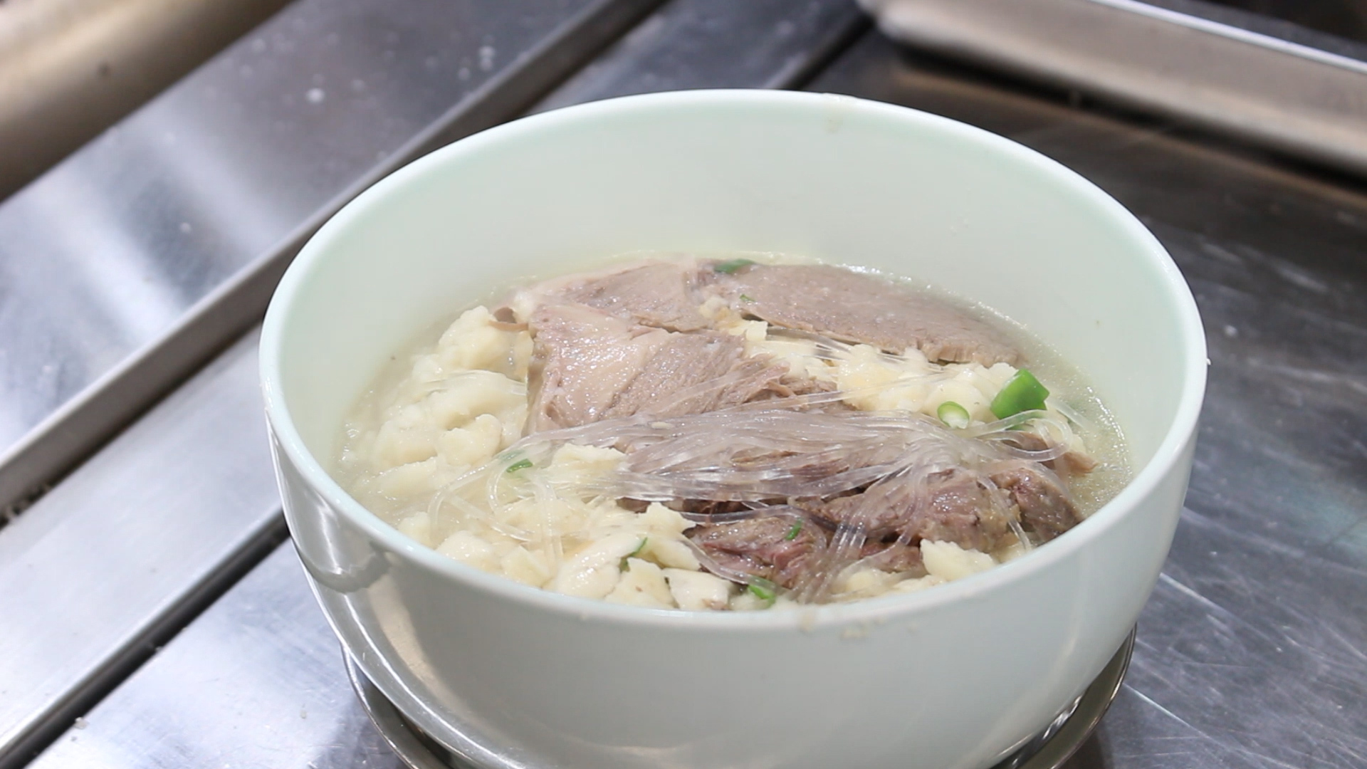 【陜菜大師和他們的拿手菜】烏平：“知足者常樂，食客愛吃我做的牛羊肉泡饃，就是我最大的滿足”_fororder_圖片8